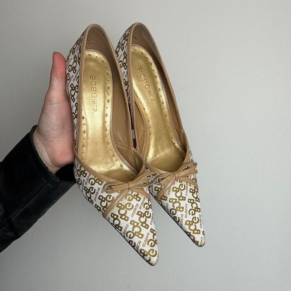BCBG Vintage Y2K Tan and Gold Pointed Toe High Heels Made in Brazil